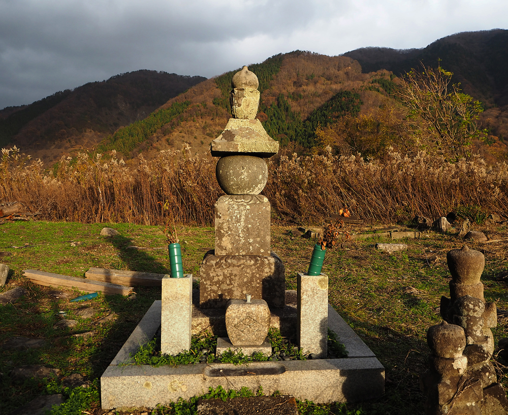 武田元明五輪塔