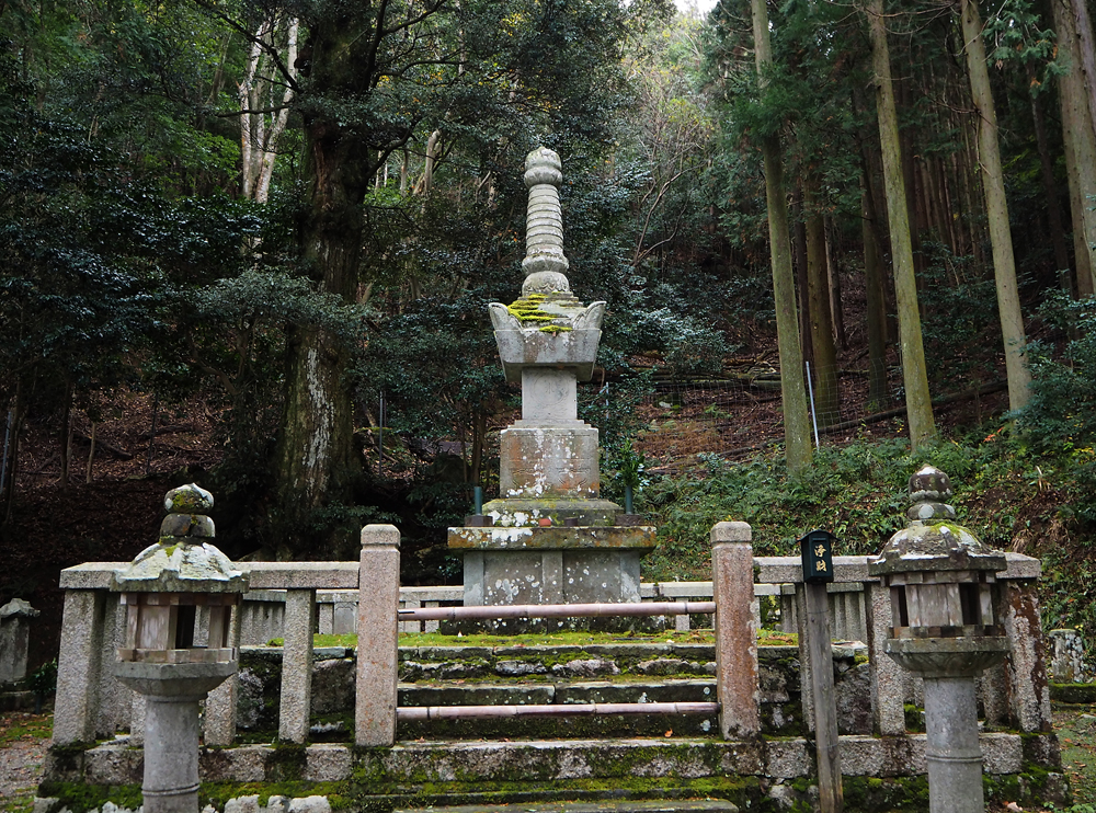 常高院宝篋印塔