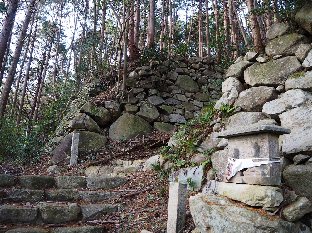 御茶屋平虎口