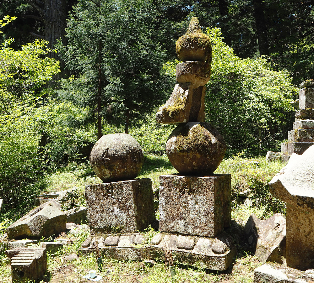 高野山奧之院豊臣秀頼淀君供養塔