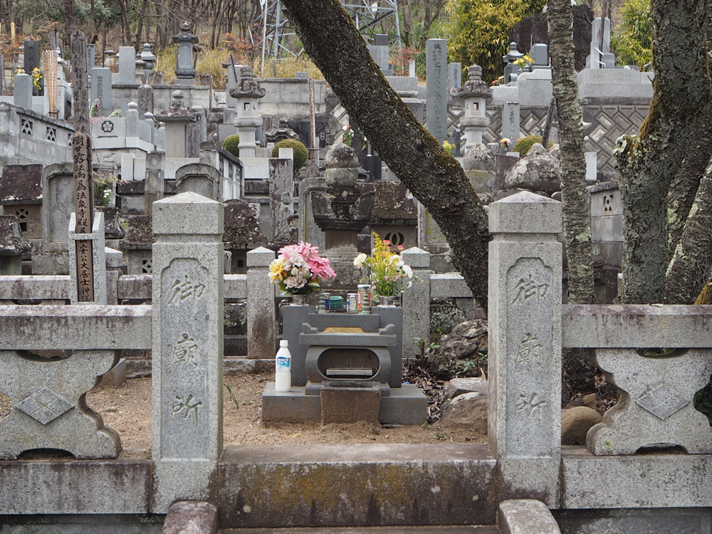 法泉寺武田勝頼墓所