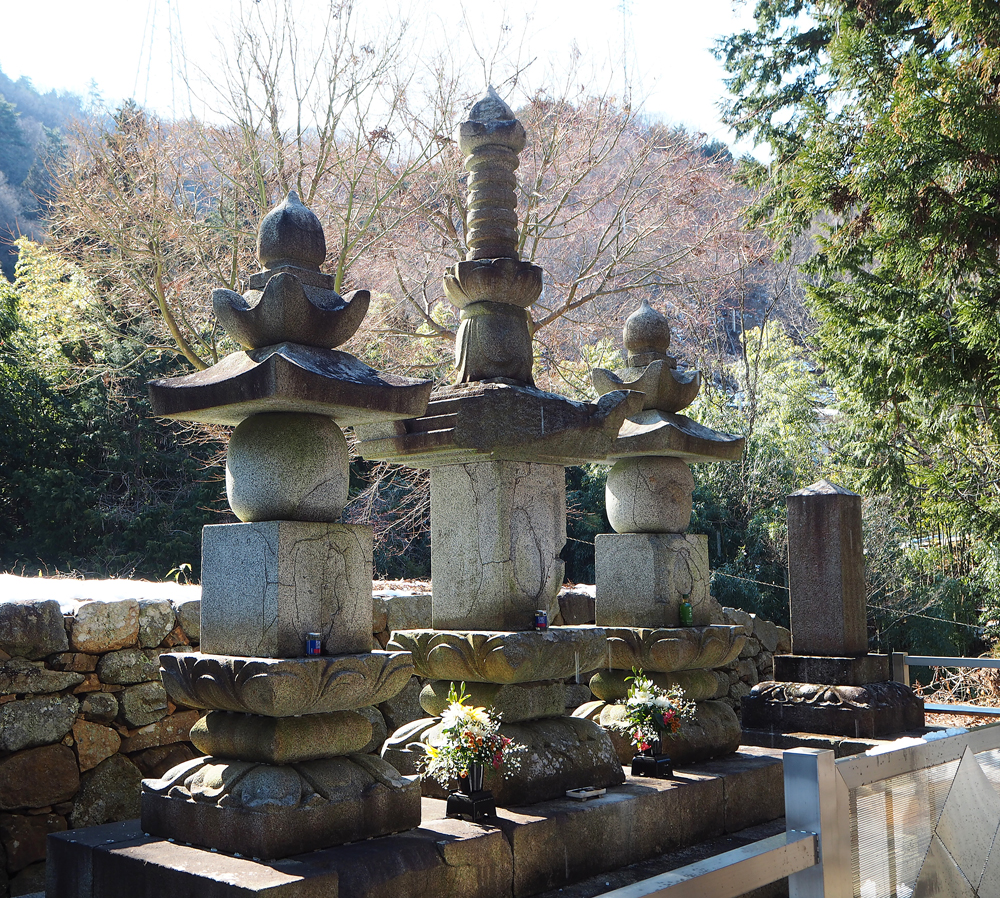 武田勝頼他石塔