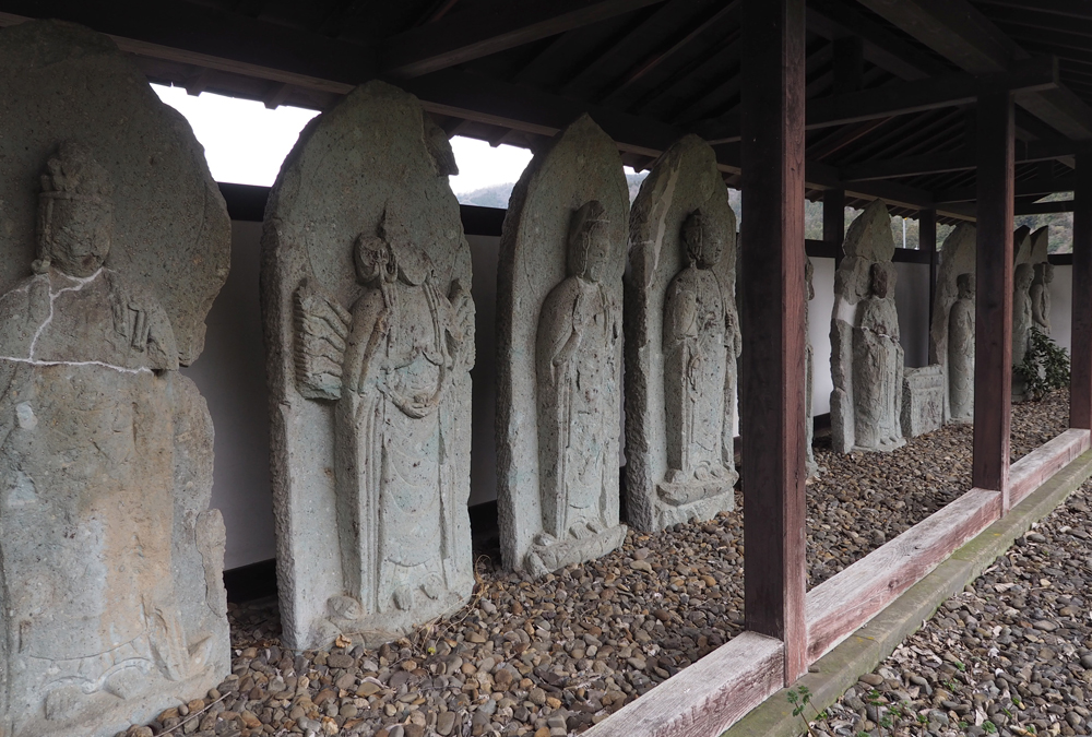 西山光照寺参道脇石仏群