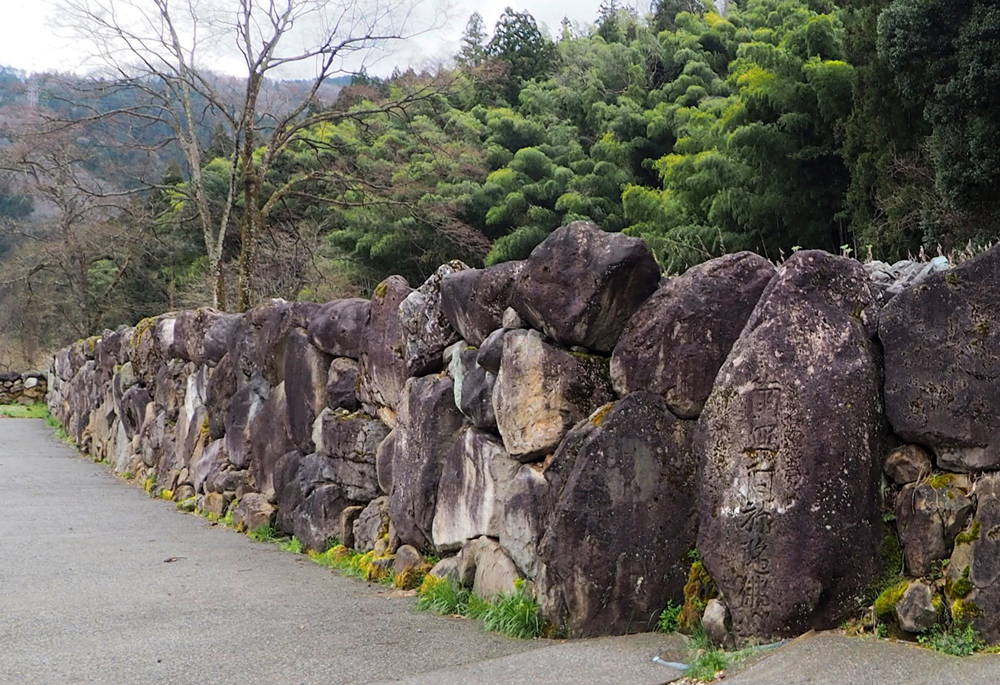 西山光照寺境内地北区上段外縁石垣