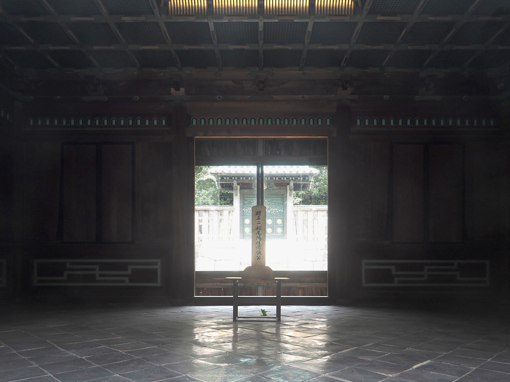 源敬公廟焼香殿内神主