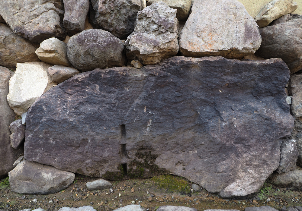 一乗谷朝倉氏遺跡復原町屋矢穴