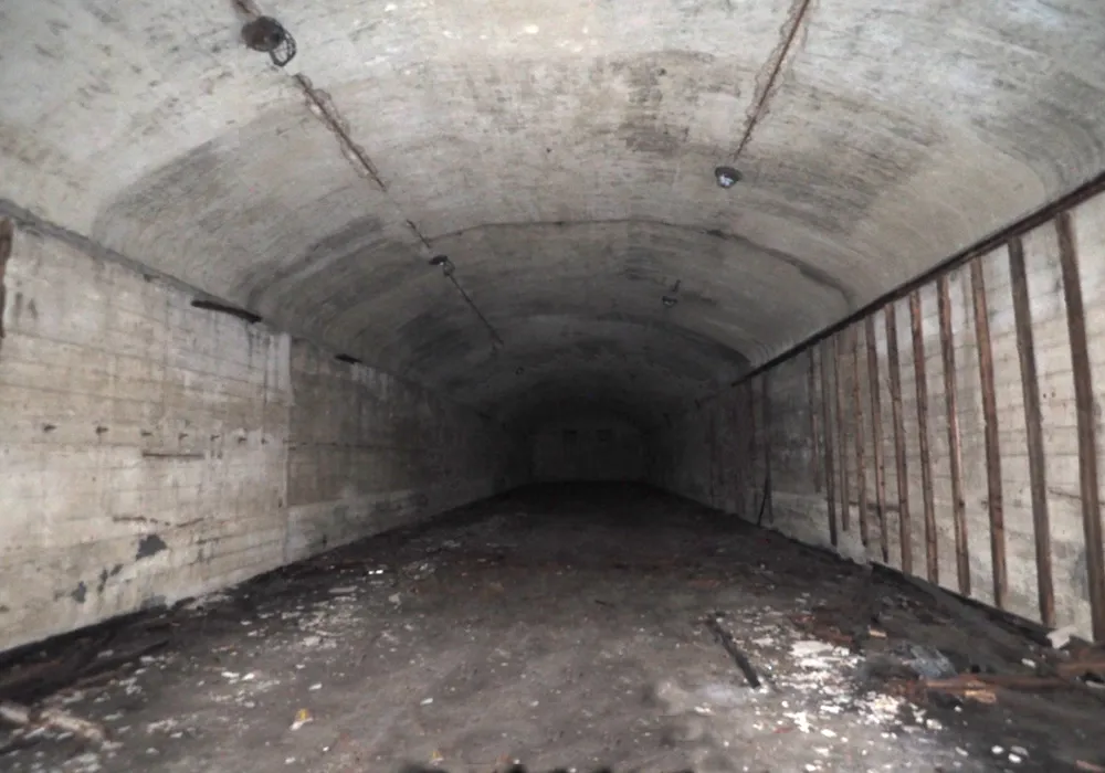 第三海軍火薬廠覆土式火薬庫内部