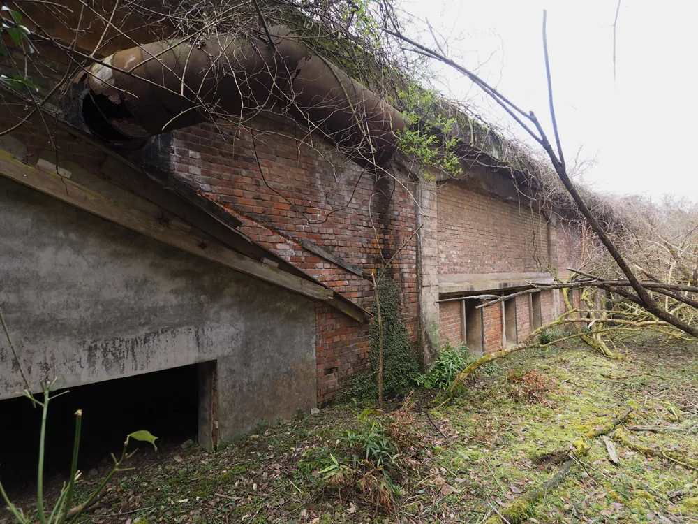 乾燥場谷3区 乾燥爆薬置場