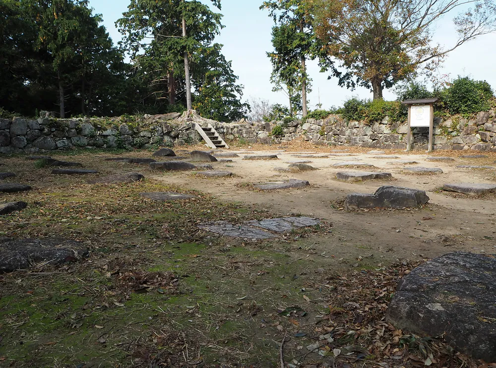 安土城 天主穴蔵礎石群