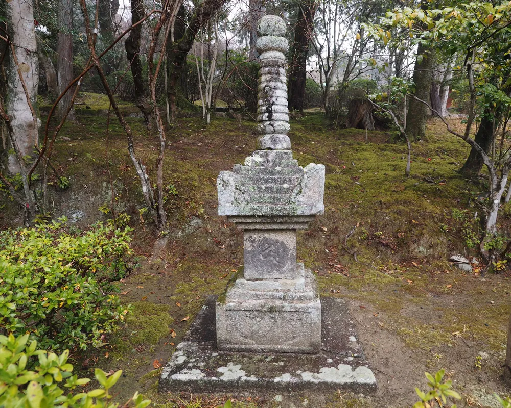 石山寺宝篋印塔