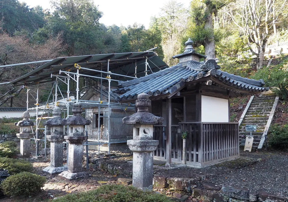 清瀧寺京極高次石廟