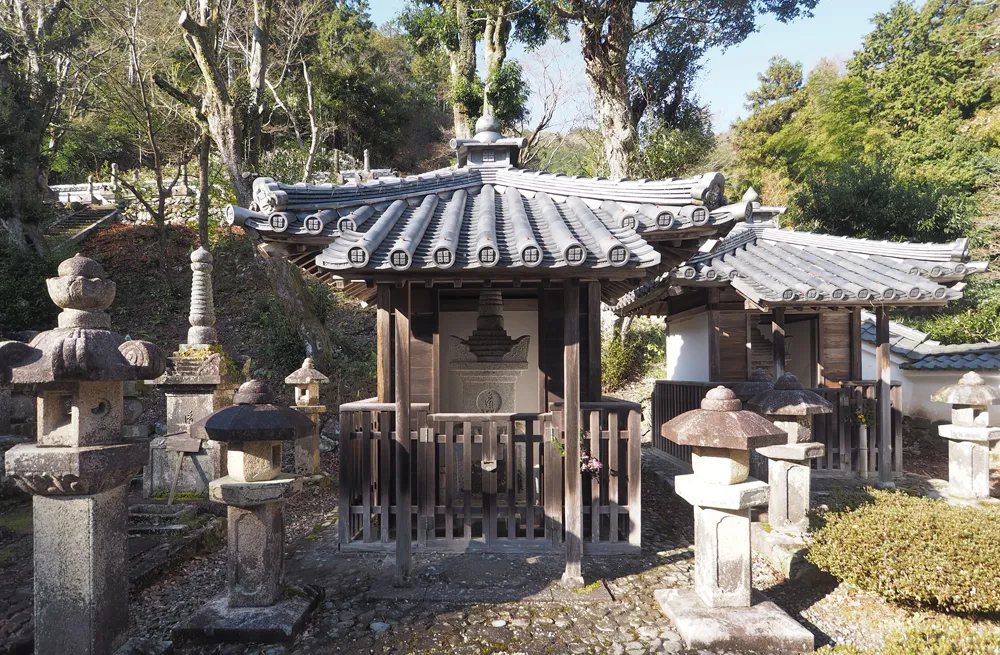 清瀧寺京極高豊木造霊屋