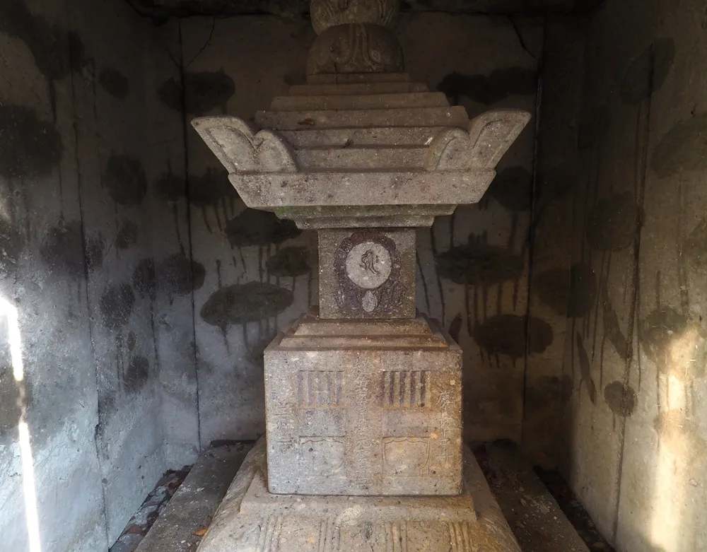 正覚寺 本多吉松丸(結城秀康四男) 宝篋印塔