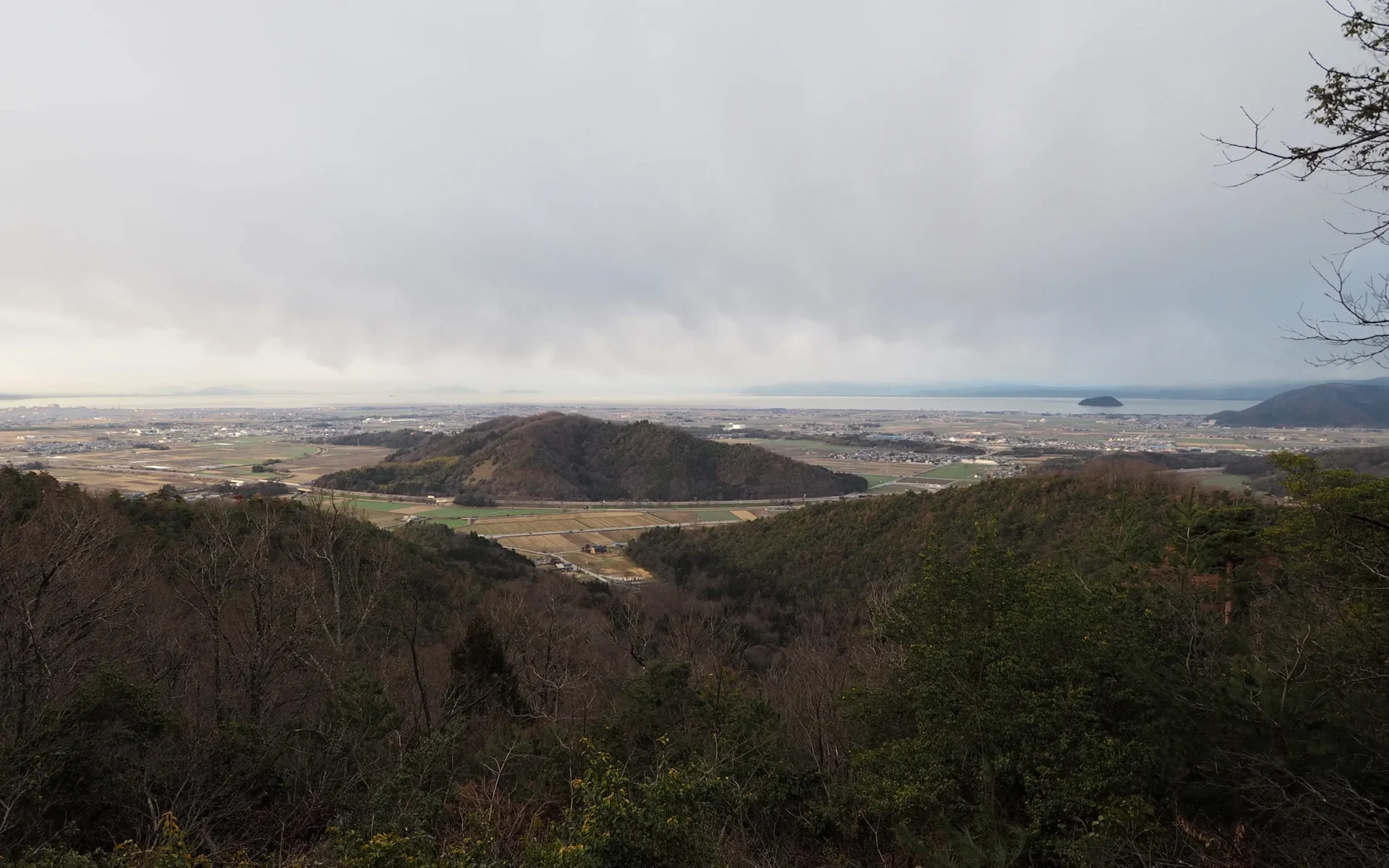 小谷城から虎御前山城全景