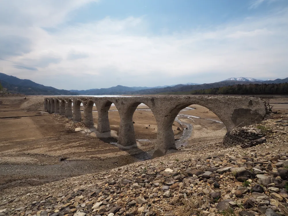 タウシュベツ川橋梁北東側から
