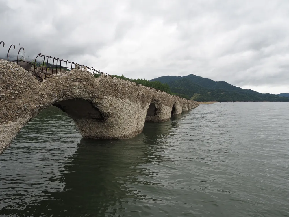 タウシュベツ川橋梁北西側から
