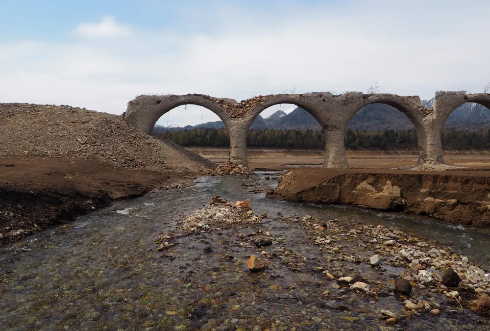 タウシュベツ川橋梁南東側河床から