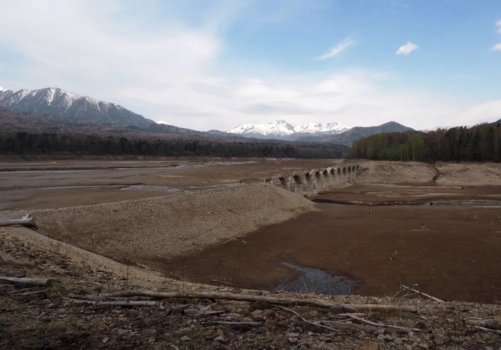 タウシュベツ川橋梁遠景南東側から