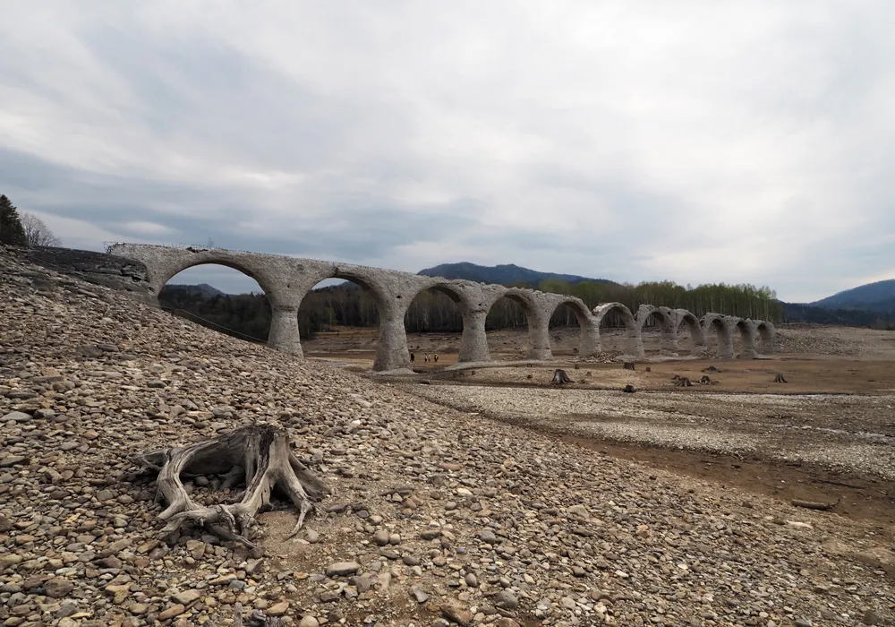 タウシュベツ川橋梁北西側から